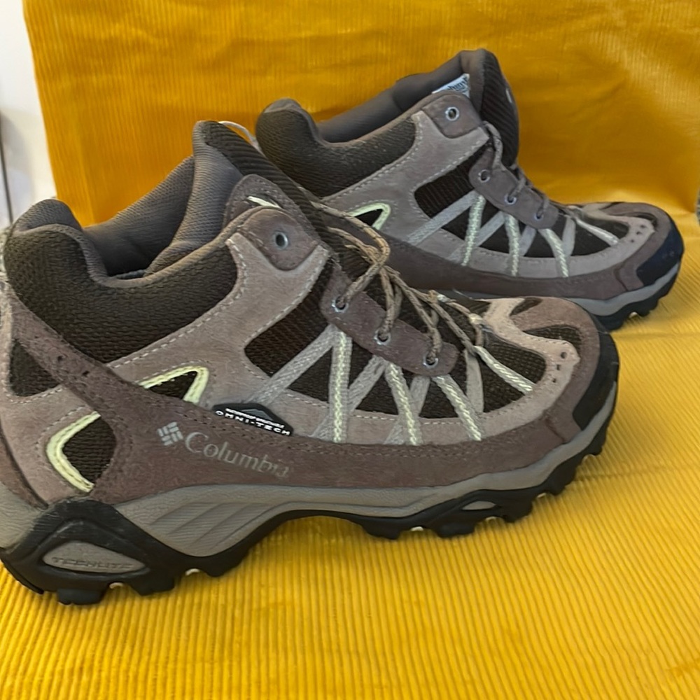 Columbia hikers womens size 8